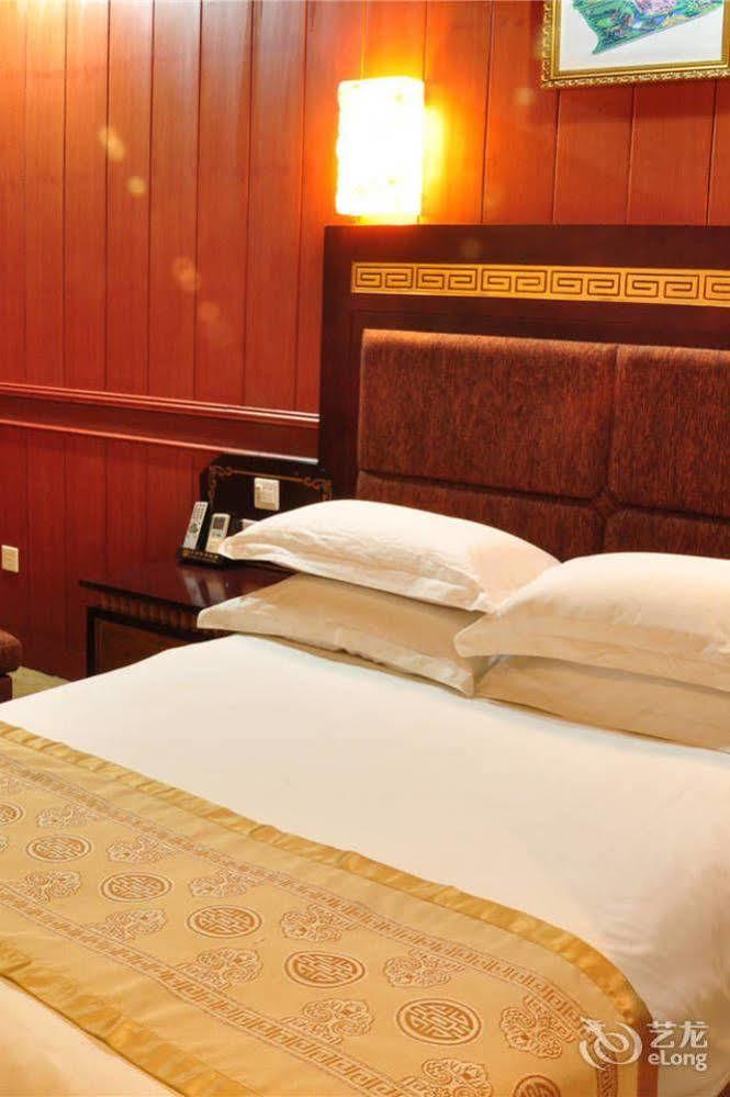 Yak Hotel Lhasa Esterno foto